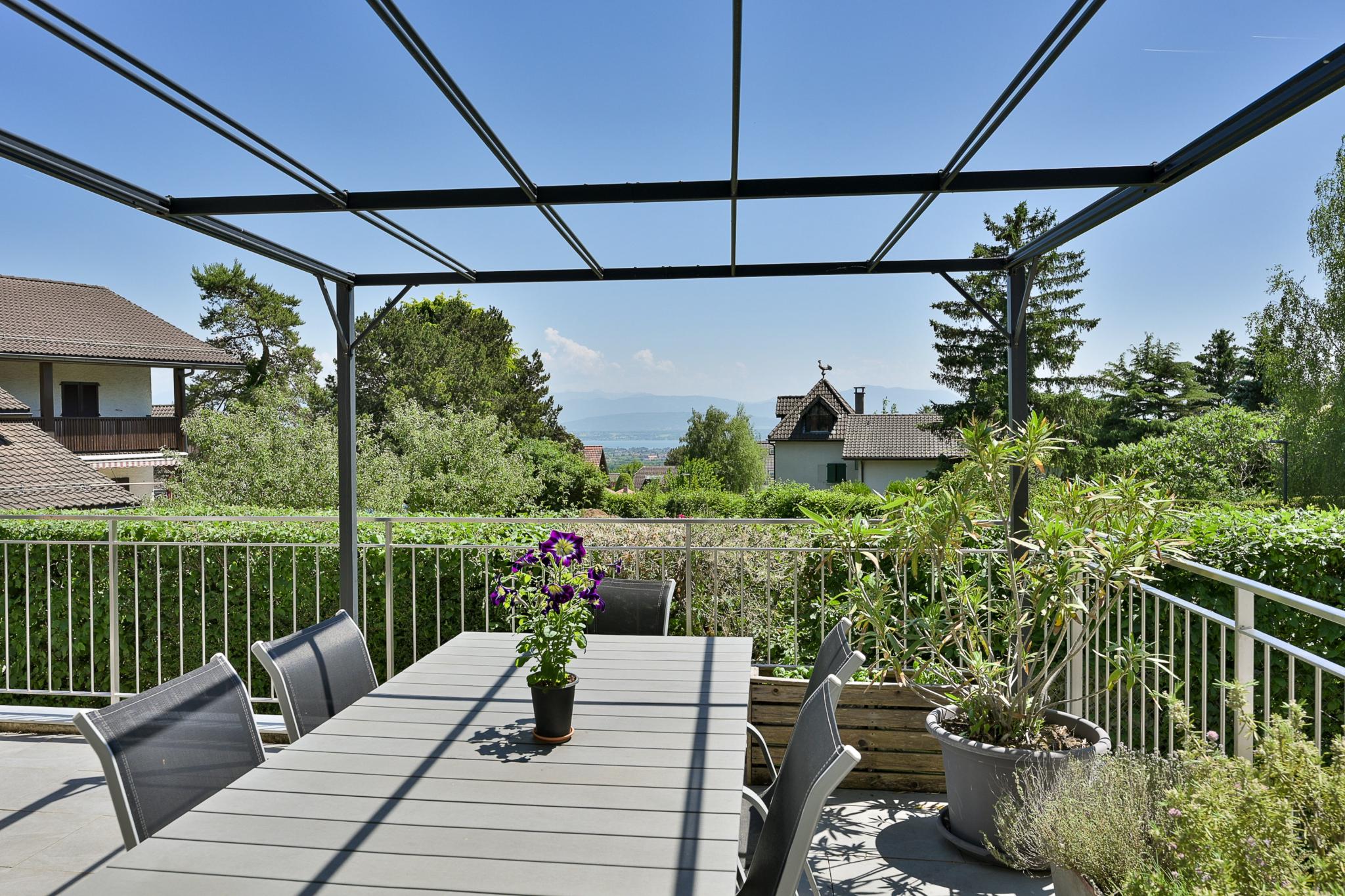 Villa individuelle avec vue lac et Alpes - Au cœur de Sus-Châtel (Genolier) - Parfaitement rénovée Performance énergétique A