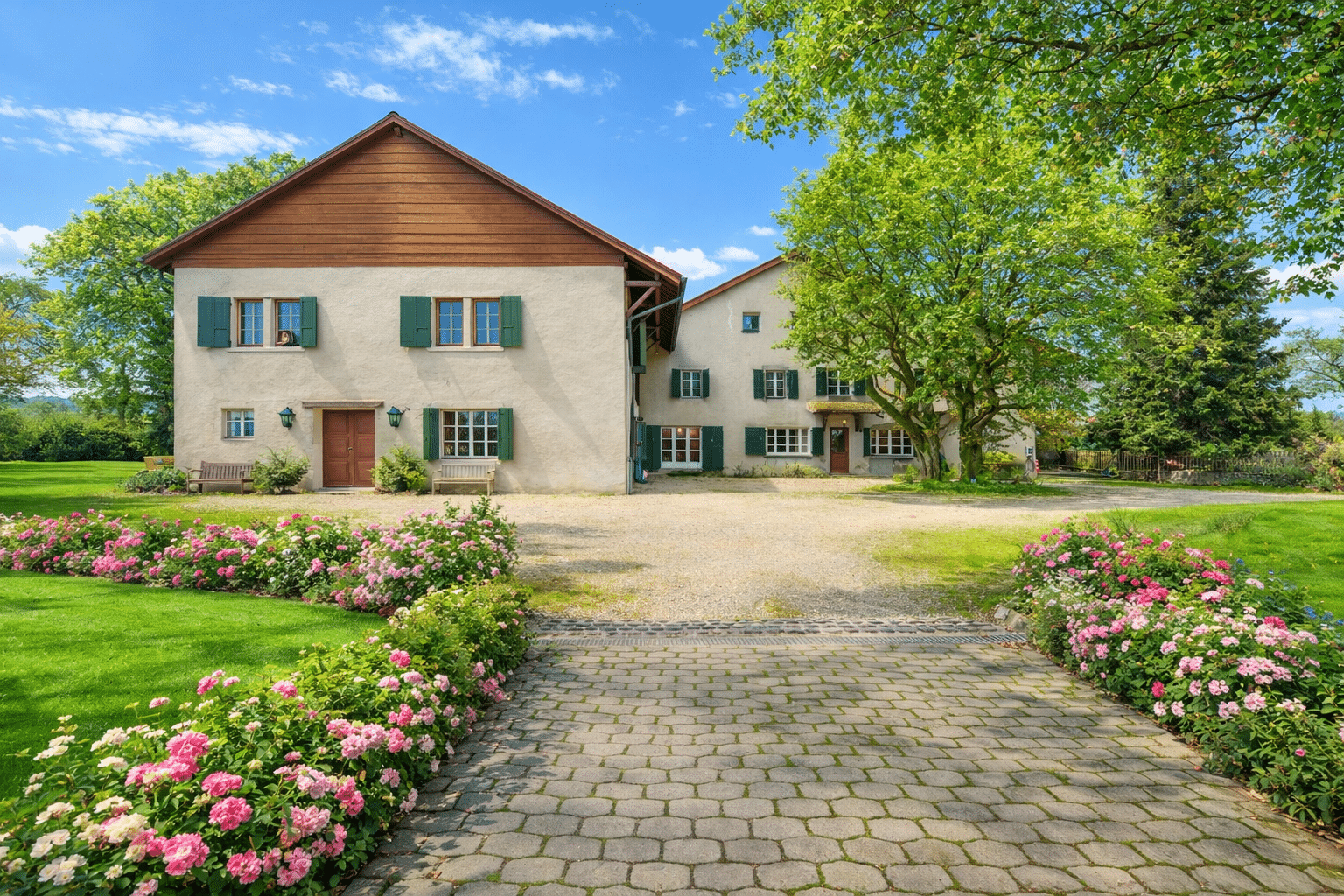 Élégante Maison de Maître avec parc et piscine à Jussy