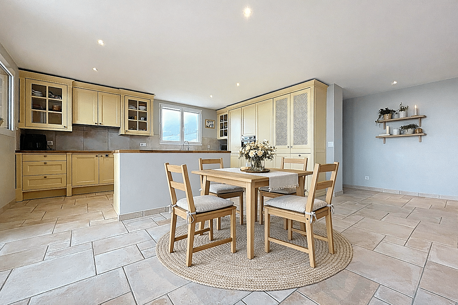 Magnifique Triplex avec volumes et vue - disponible de suite