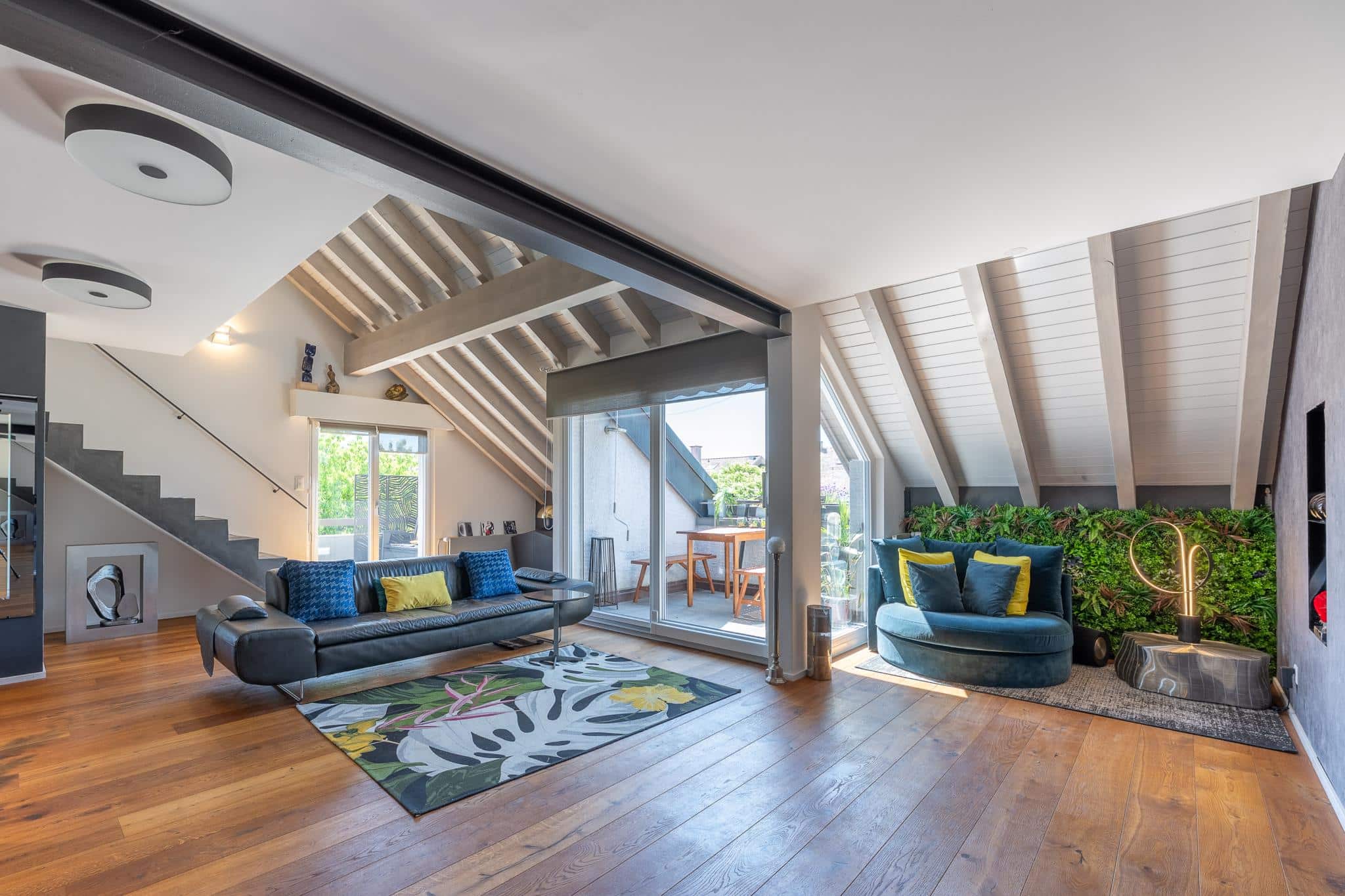 Grand Duplex intégralement rénové proche centre Nyon (Eysins)