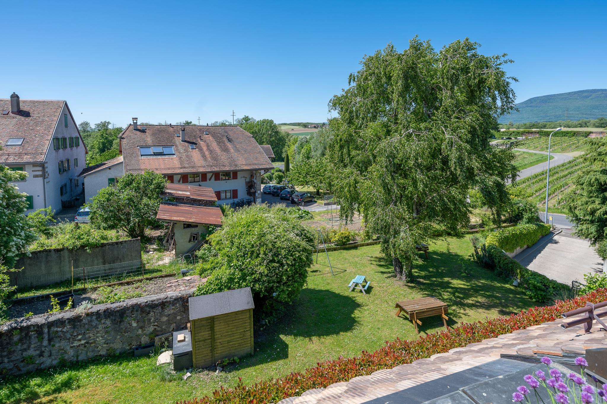 Grand Duplex intégralement rénové proche centre Nyon (Eysins)