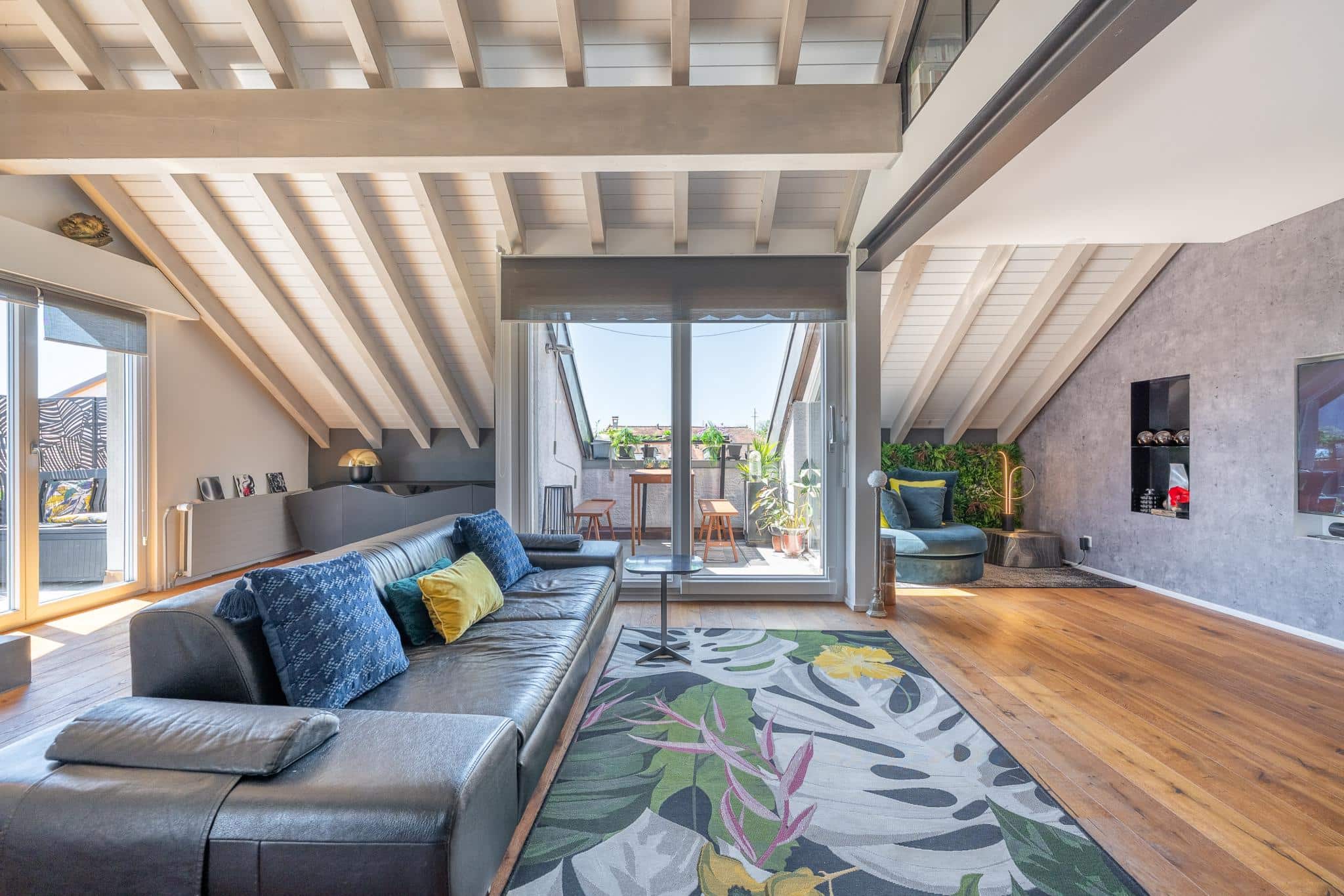 Grand Duplex intégralement rénové proche centre Nyon (Eysins)
